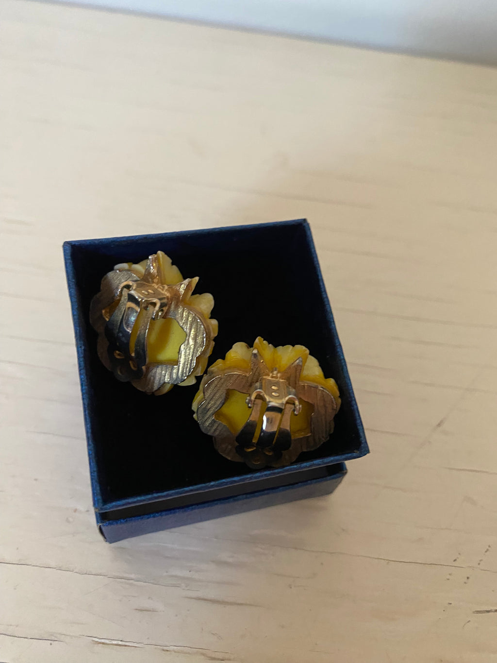 Vintage Cream Flower Earrings