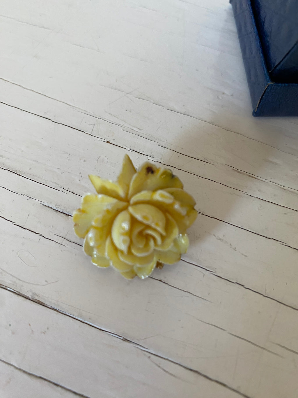 Vintage Cream Flower Earrings