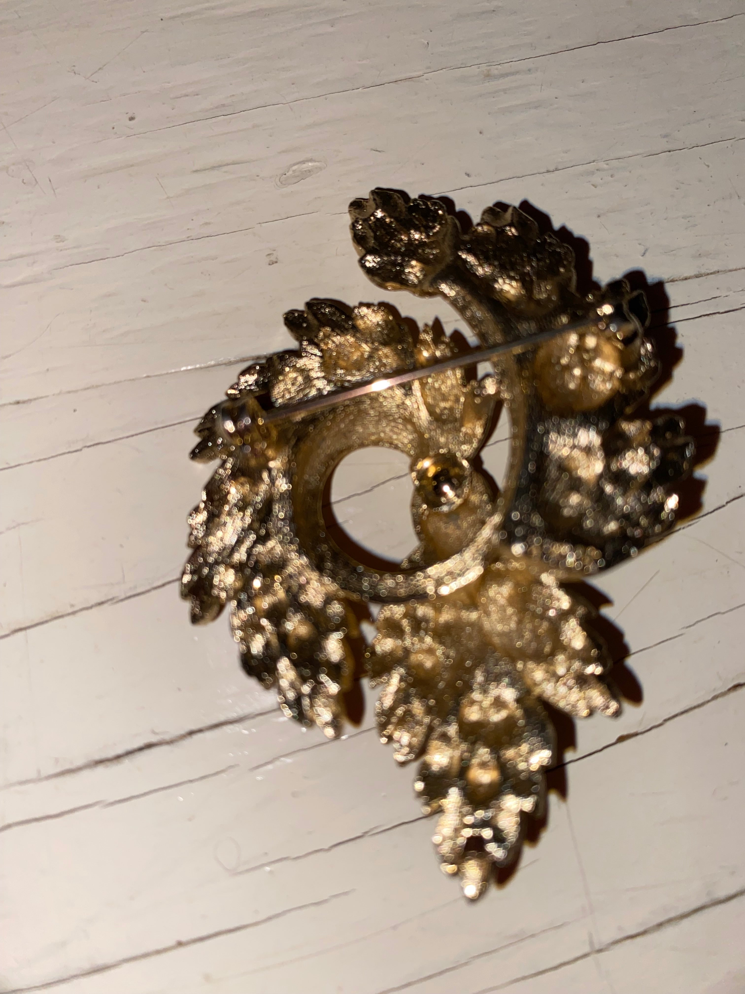 Vintage Lisner Brooch