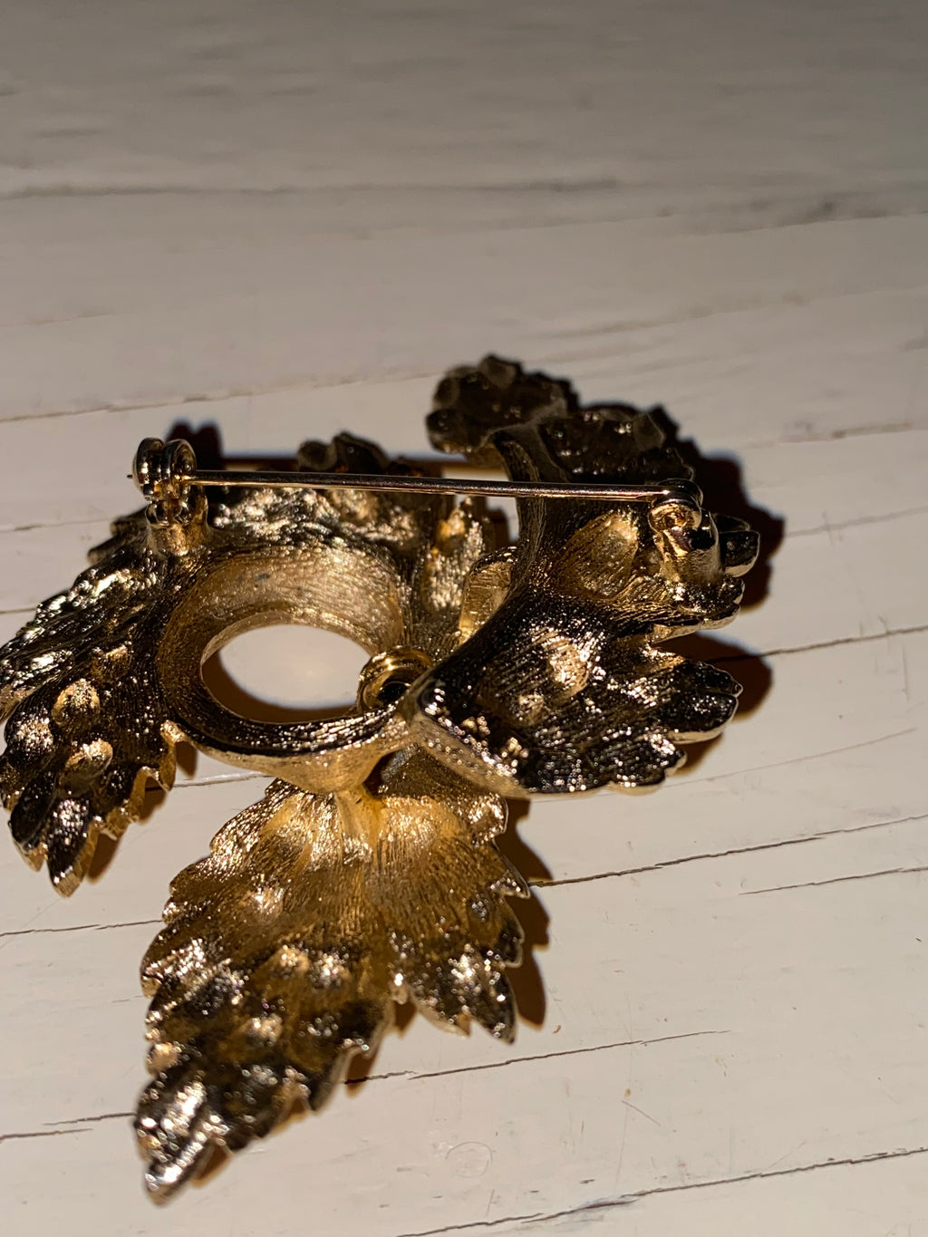 Vintage Lisner Brooch