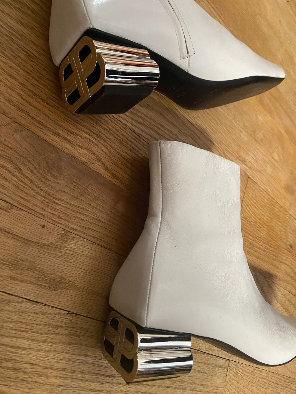 Authentic Balenciaga Typo BB White Leather Ankle Boots 38.5